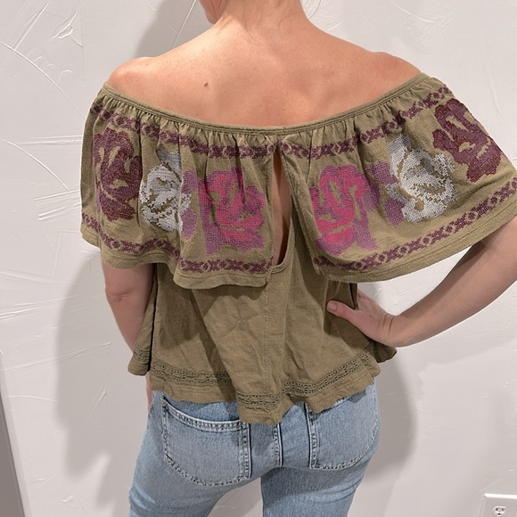 Free People Ruffle Sleeveless Army Green Shirt Embroidered Detail Sz XS - Picture 3 of 7